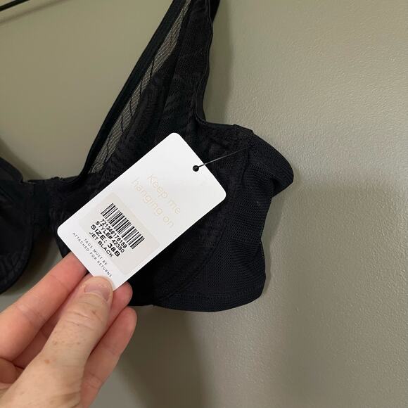 NWT LIVELY The Smooth Lace Plunge Bra In Jet Black Sz 38B Underwire Comfortable - Picture 8 of 15